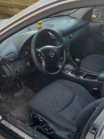 Серый Мерседес Ц-Класс, объемом двигателя 2 л и пробегом 187 тыс. км за 3500 $, фото 8 на Automoto.ua