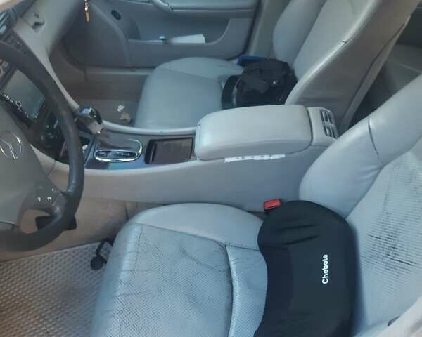 Серый Мерседес Ц-Класс, объемом двигателя 2.6 л и пробегом 430 тыс. км за 3200 $, фото 4 на Automoto.ua