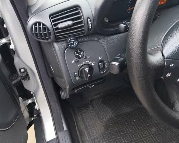 Сірий Мерседес Ц-Клас, об'ємом двигуна 2 л та пробігом 345 тис. км за 4800 $, фото 6 на Automoto.ua