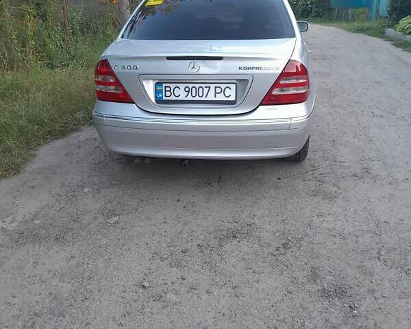 Сірий Мерседес Ц-Клас, об'ємом двигуна 2 л та пробігом 338 тис. км за 4400 $, фото 8 на Automoto.ua
