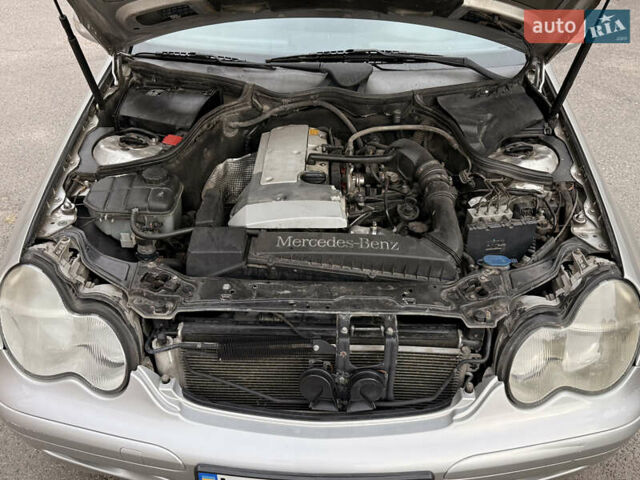 Сірий Мерседес Ц-Клас, об'ємом двигуна 2 л та пробігом 260 тис. км за 4900 $, фото 23 на Automoto.ua