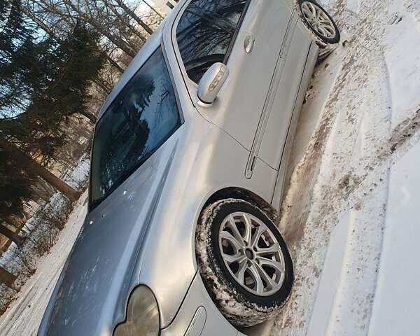 Сірий Мерседес Ц-Клас, об'ємом двигуна 2.69 л та пробігом 350 тис. км за 4500 $, фото 2 на Automoto.ua