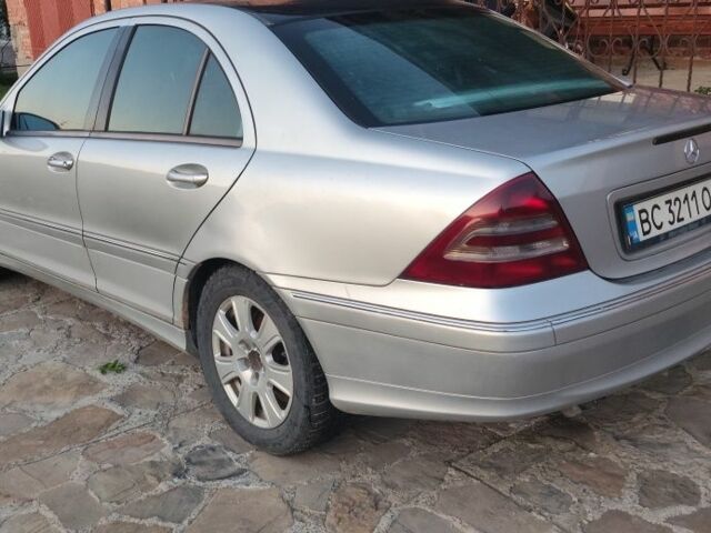 Серый Мерседес Ц-Класс, объемом двигателя 2.1 л и пробегом 450 тыс. км за 2950 $, фото 3 на Automoto.ua