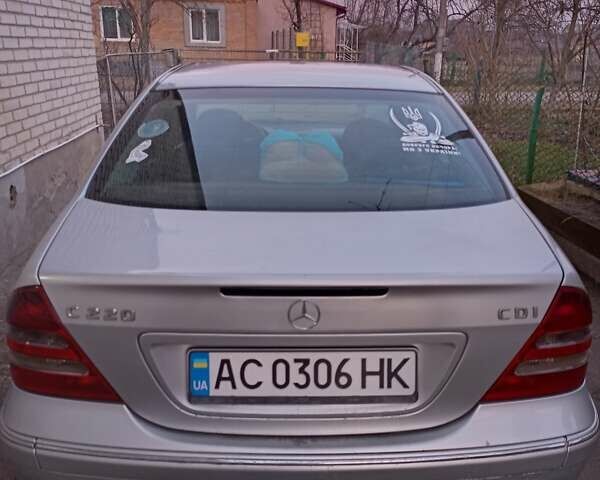 Серый Мерседес Ц-Класс, объемом двигателя 2.15 л и пробегом 402 тыс. км за 5100 $, фото 2 на Automoto.ua