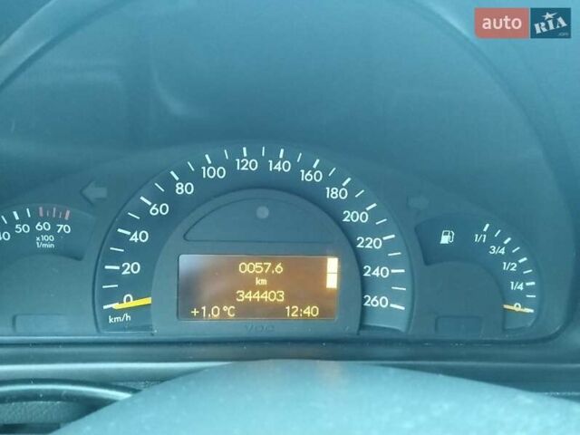 Сірий Мерседес Ц-Клас, об'ємом двигуна 2 л та пробігом 345 тис. км за 4800 $, фото 5 на Automoto.ua