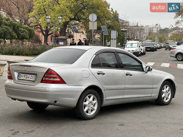 Серый Мерседес Ц-Класс, объемом двигателя 2 л и пробегом 200 тыс. км за 3800 $, фото 7 на Automoto.ua