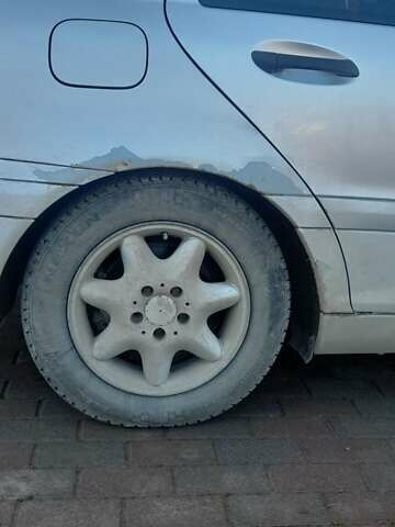 Серый Мерседес Ц-Класс, объемом двигателя 2 л и пробегом 187 тыс. км за 3500 $, фото 6 на Automoto.ua