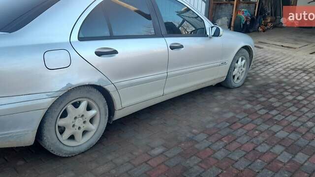 Серый Мерседес Ц-Класс, объемом двигателя 2 л и пробегом 187 тыс. км за 3500 $, фото 7 на Automoto.ua