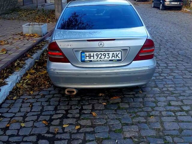 Серый Мерседес Ц-Класс, объемом двигателя 2.6 л и пробегом 430 тыс. км за 3600 $, фото 2 на Automoto.ua