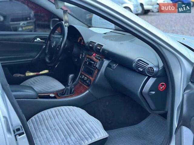 Серый Мерседес Ц-Класс, объемом двигателя 2.15 л и пробегом 320 тыс. км за 3800 $, фото 5 на Automoto.ua