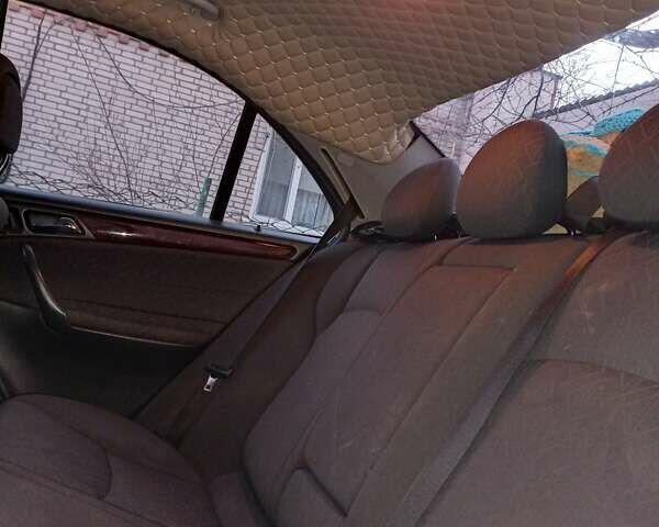 Серый Мерседес Ц-Класс, объемом двигателя 2.15 л и пробегом 402 тыс. км за 5100 $, фото 6 на Automoto.ua