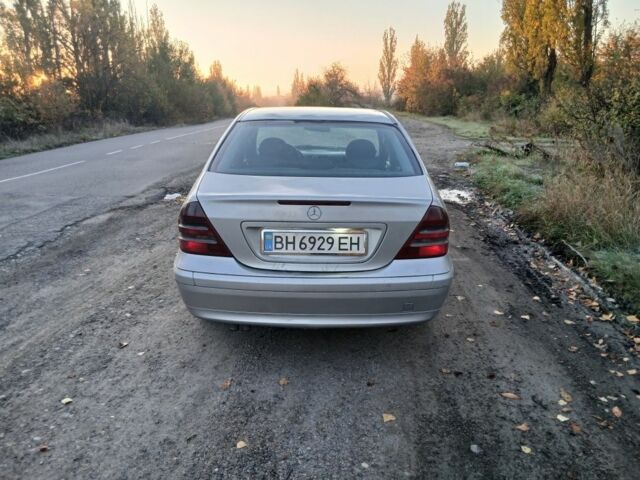 Серый Мерседес Ц-Класс, объемом двигателя 2.1 л и пробегом 315 тыс. км за 3600 $, фото 4 на Automoto.ua