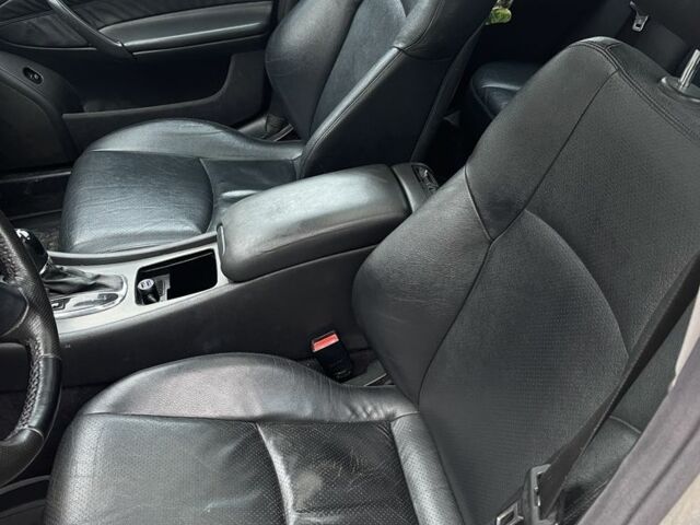 Серый Мерседес Ц-Класс, объемом двигателя 2.7 л и пробегом 308 тыс. км за 2600 $, фото 7 на Automoto.ua