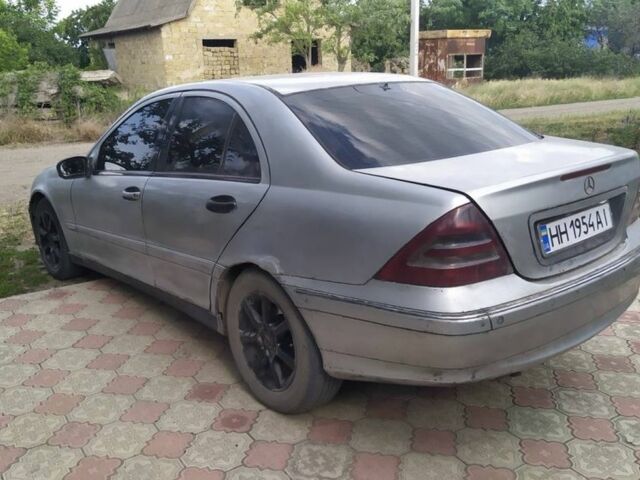 Серый Мерседес Ц-Класс, объемом двигателя 2.1 л и пробегом 424 тыс. км за 4500 $, фото 4 на Automoto.ua