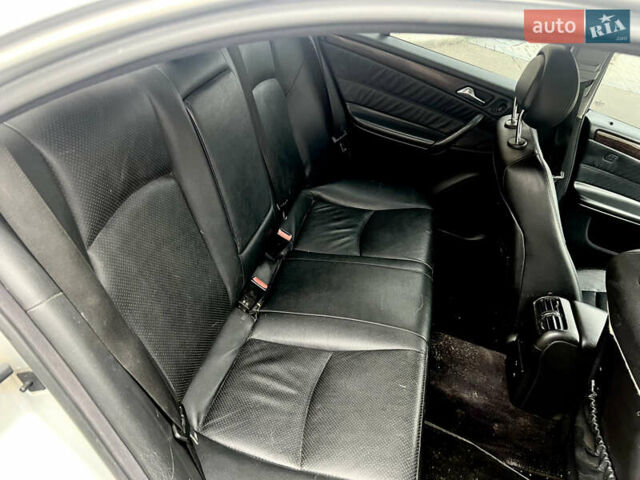 Серый Мерседес Ц-Класс, объемом двигателя 2 л и пробегом 200 тыс. км за 3800 $, фото 21 на Automoto.ua