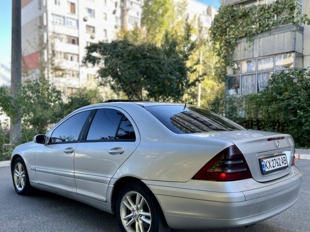 Сірий Мерседес Ц-Клас, об'ємом двигуна 0 л та пробігом 300 тис. км за 3300 $, фото 5 на Automoto.ua