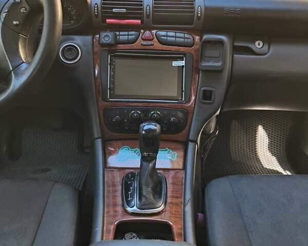 Сірий Мерседес Ц-Клас, об'ємом двигуна 2 л та пробігом 354 тис. км за 3500 $, фото 25 на Automoto.ua