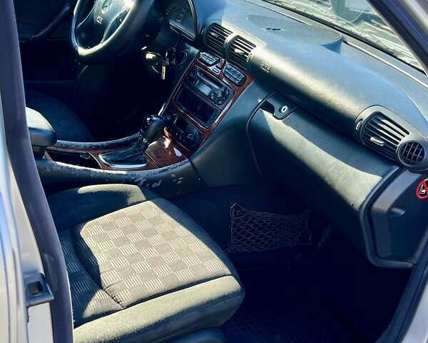 Сірий Мерседес Ц-Клас, об'ємом двигуна 2 л та пробігом 440 тис. км за 3500 $, фото 17 на Automoto.ua