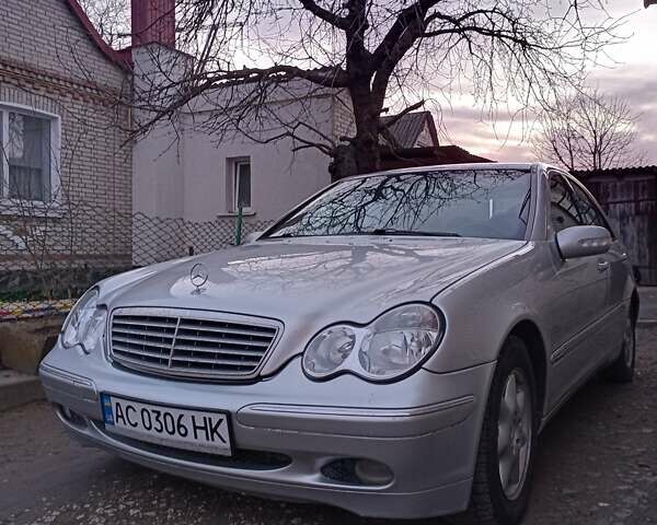 Серый Мерседес Ц-Класс, объемом двигателя 2.15 л и пробегом 402 тыс. км за 5100 $, фото 1 на Automoto.ua