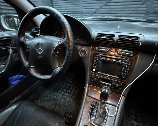 Сірий Мерседес Ц-Клас, об'ємом двигуна 2 л та пробігом 410 тис. км за 4500 $, фото 3 на Automoto.ua