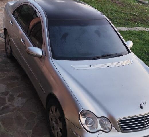 Серый Мерседес Ц-Класс, объемом двигателя 2.1 л и пробегом 450 тыс. км за 2950 $, фото 4 на Automoto.ua