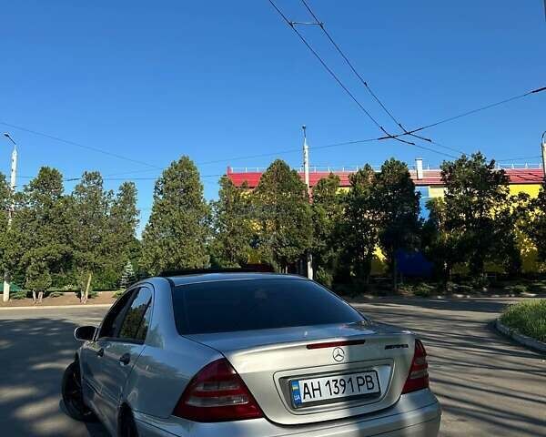 Серый Мерседес Ц-Класс, объемом двигателя 2 л и пробегом 348 тыс. км за 4100 $, фото 2 на Automoto.ua