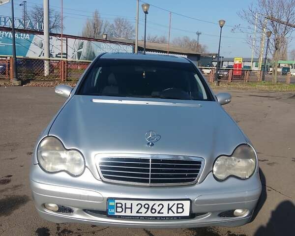 Сірий Мерседес Ц-Клас, об'ємом двигуна 2 л та пробігом 270 тис. км за 3800 $, фото 10 на Automoto.ua