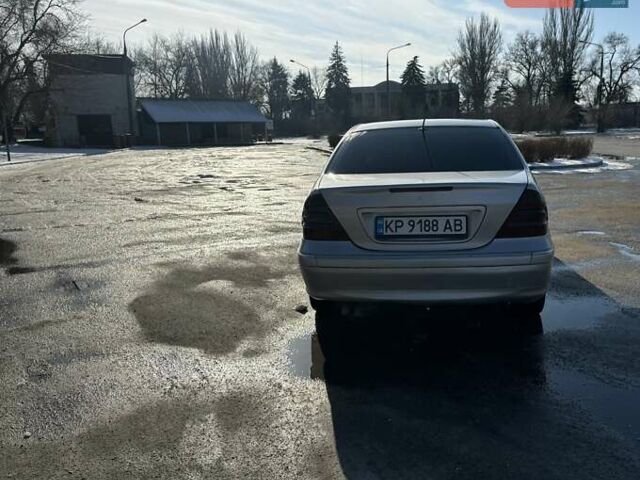 Серый Мерседес Ц-Класс, объемом двигателя 2.7 л и пробегом 420 тыс. км за 3999 $, фото 2 на Automoto.ua
