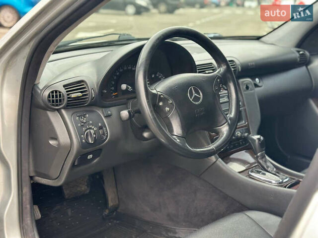 Серый Мерседес Ц-Класс, объемом двигателя 2 л и пробегом 350 тыс. км за 3400 $, фото 6 на Automoto.ua