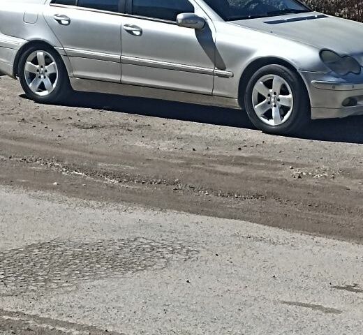 Сірий Мерседес Ц-Клас, об'ємом двигуна 2 л та пробігом 390 тис. км за 3000 $, фото 12 на Automoto.ua