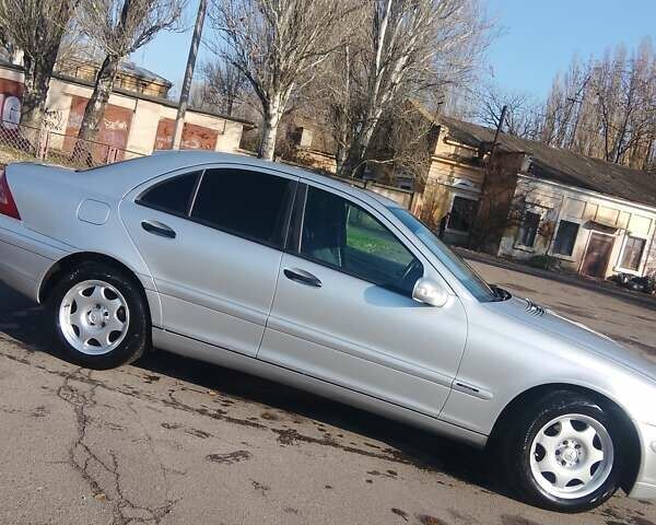 Сірий Мерседес Ц-Клас, об'ємом двигуна 2 л та пробігом 270 тис. км за 3800 $, фото 17 на Automoto.ua
