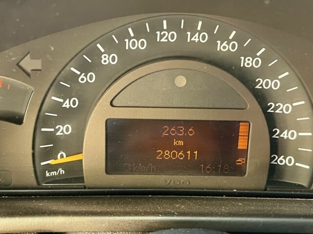 Сірий Мерседес Ц-Клас, об'ємом двигуна 2.1 л та пробігом 281 тис. км за 4295 $, фото 13 на Automoto.ua