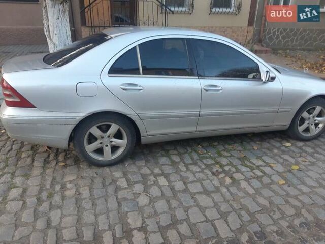 Серый Мерседес Ц-Класс, объемом двигателя 2.6 л и пробегом 430 тыс. км за 3200 $, фото 2 на Automoto.ua