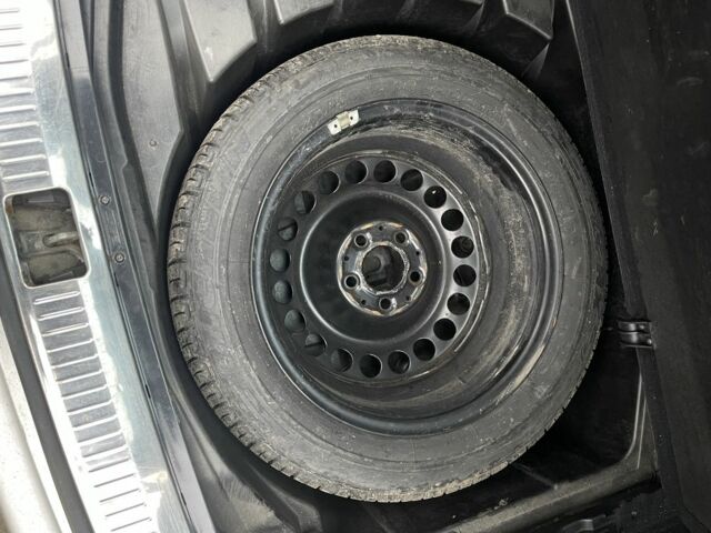 Серый Мерседес Ц-Класс, объемом двигателя 2.7 л и пробегом 308 тыс. км за 2600 $, фото 10 на Automoto.ua