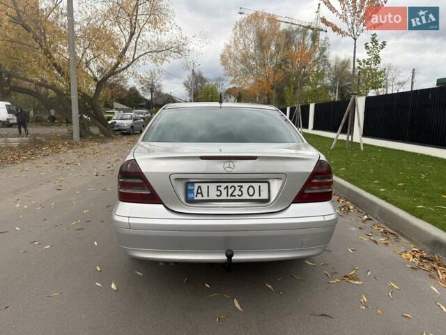 Серый Мерседес Ц-Класс, объемом двигателя 2.1 л и пробегом 319 тыс. км за 4500 $, фото 5 на Automoto.ua