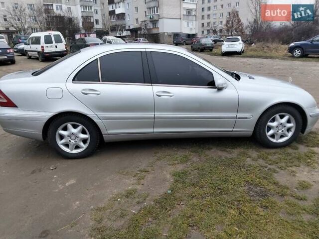 Сірий Мерседес Ц-Клас, об'ємом двигуна 2 л та пробігом 345 тис. км за 4800 $, фото 2 на Automoto.ua