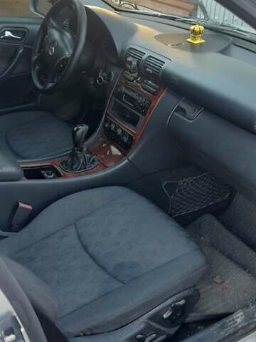 Серый Мерседес Ц-Класс, объемом двигателя 2 л и пробегом 187 тыс. км за 3500 $, фото 10 на Automoto.ua