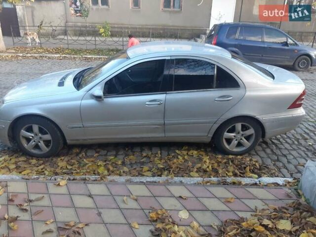 Серый Мерседес Ц-Класс, объемом двигателя 2.6 л и пробегом 430 тыс. км за 3200 $, фото 5 на Automoto.ua