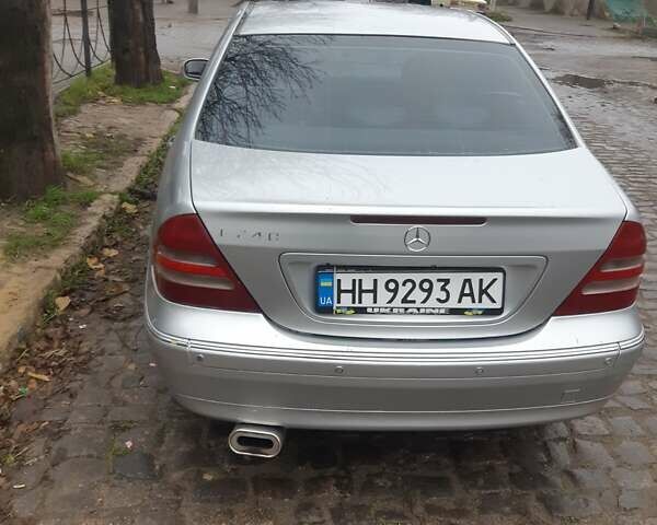 Серый Мерседес Ц-Класс, объемом двигателя 2.6 л и пробегом 430 тыс. км за 3200 $, фото 2 на Automoto.ua