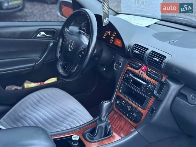 Серый Мерседес Ц-Класс, объемом двигателя 2.15 л и пробегом 320 тыс. км за 3800 $, фото 4 на Automoto.ua
