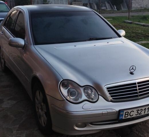 Серый Мерседес Ц-Класс, объемом двигателя 2.1 л и пробегом 450 тыс. км за 2950 $, фото 5 на Automoto.ua