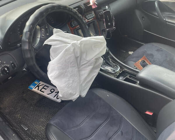 Мерседес Ц-Клас 2001 у Дніпро (Дніпропетровську) на Automoto.ua Сірий Мерседес Ц-Клас, об'ємом двигуна 2.15 л та пробігом 330 тис. км за 1990 $, фото 8 на Automoto.ua