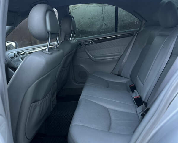 Сірий Мерседес Ц-Клас, об'ємом двигуна 2.69 л та пробігом 296 тис. км за 4200 $, фото 24 на Automoto.ua