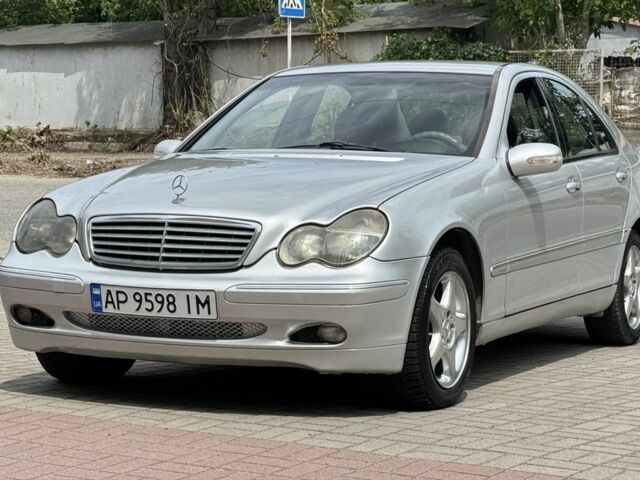 Сірий Мерседес Ц-Клас, об'ємом двигуна 2.7 л та пробігом 300 тис. км за 3750 $, фото 4 на Automoto.ua