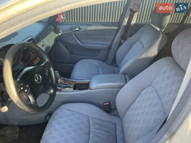 Серый Мерседес Ц-Класс, объемом двигателя 2.2 л и пробегом 340 тыс. км за 4400 $, фото 13 на Automoto.ua
