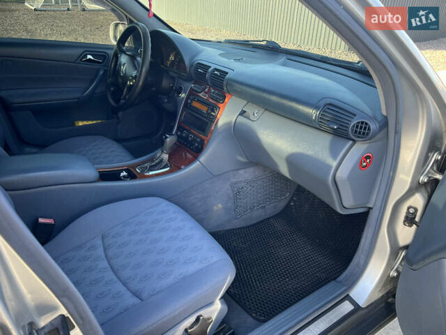 Серый Мерседес Ц-Класс, объемом двигателя 2.2 л и пробегом 340 тыс. км за 4400 $, фото 14 на Automoto.ua