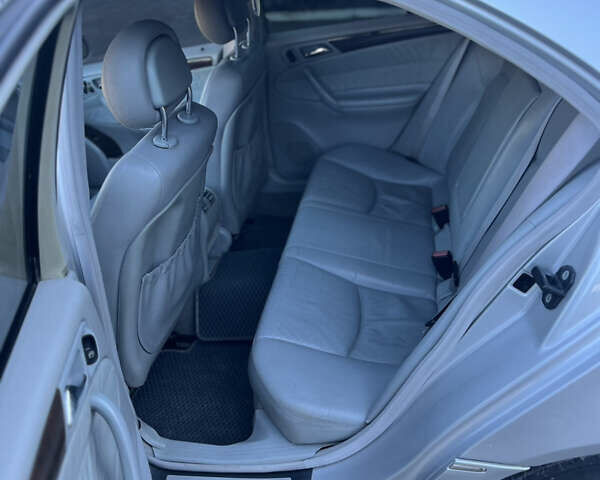 Сірий Мерседес Ц-Клас, об'ємом двигуна 2.69 л та пробігом 300 тис. км за 4900 $, фото 11 на Automoto.ua