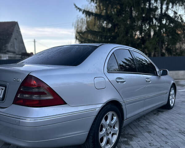 Сірий Мерседес Ц-Клас, об'ємом двигуна 2.69 л та пробігом 296 тис. км за 4200 $, фото 4 на Automoto.ua