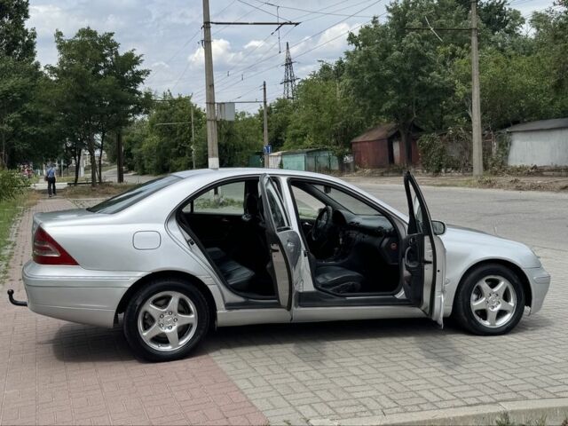 Сірий Мерседес Ц-Клас, об'ємом двигуна 2.7 л та пробігом 300 тис. км за 3750 $, фото 8 на Automoto.ua