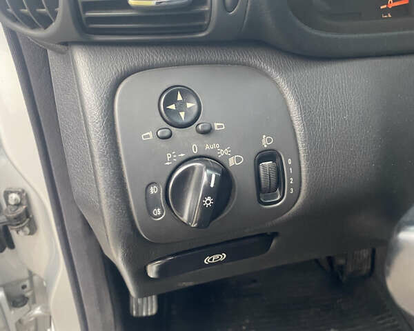 Серый Мерседес Ц-Класс, объемом двигателя 2.2 л и пробегом 340 тыс. км за 4200 $, фото 9 на Automoto.ua